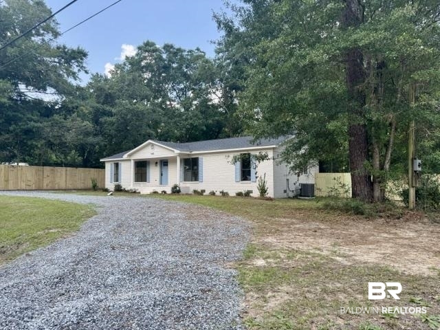 9481 Pinewood Avenue Elberta, AL 36530 - Photo 2 of 24