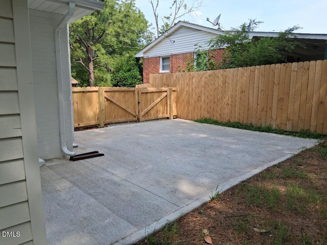 829 Greenwich Street Raleigh, NC 27610 - Photo 8 of 13 green patio