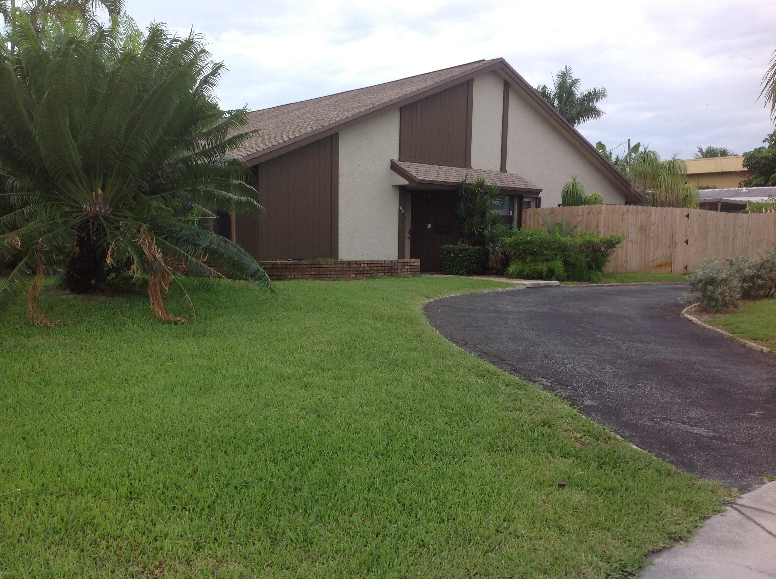 5805 Northeast 7th Avenue Boca Raton, FL 33487 - Photo 3 of 23 IMG_5221