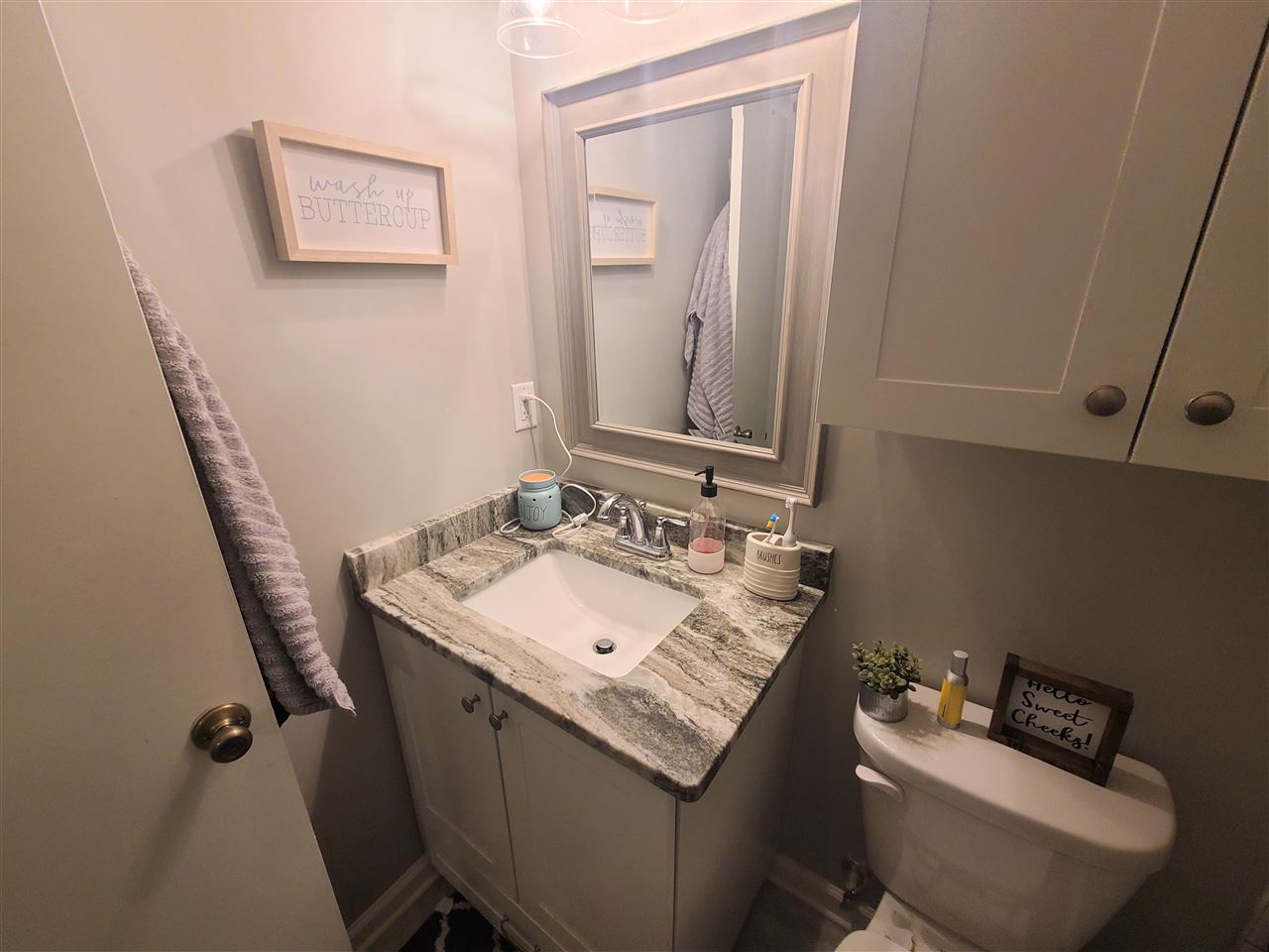 915 Greenview Road Collierville, TN 38017 - Photo 8 of 13 a bathroom with a sink toilet and mirror