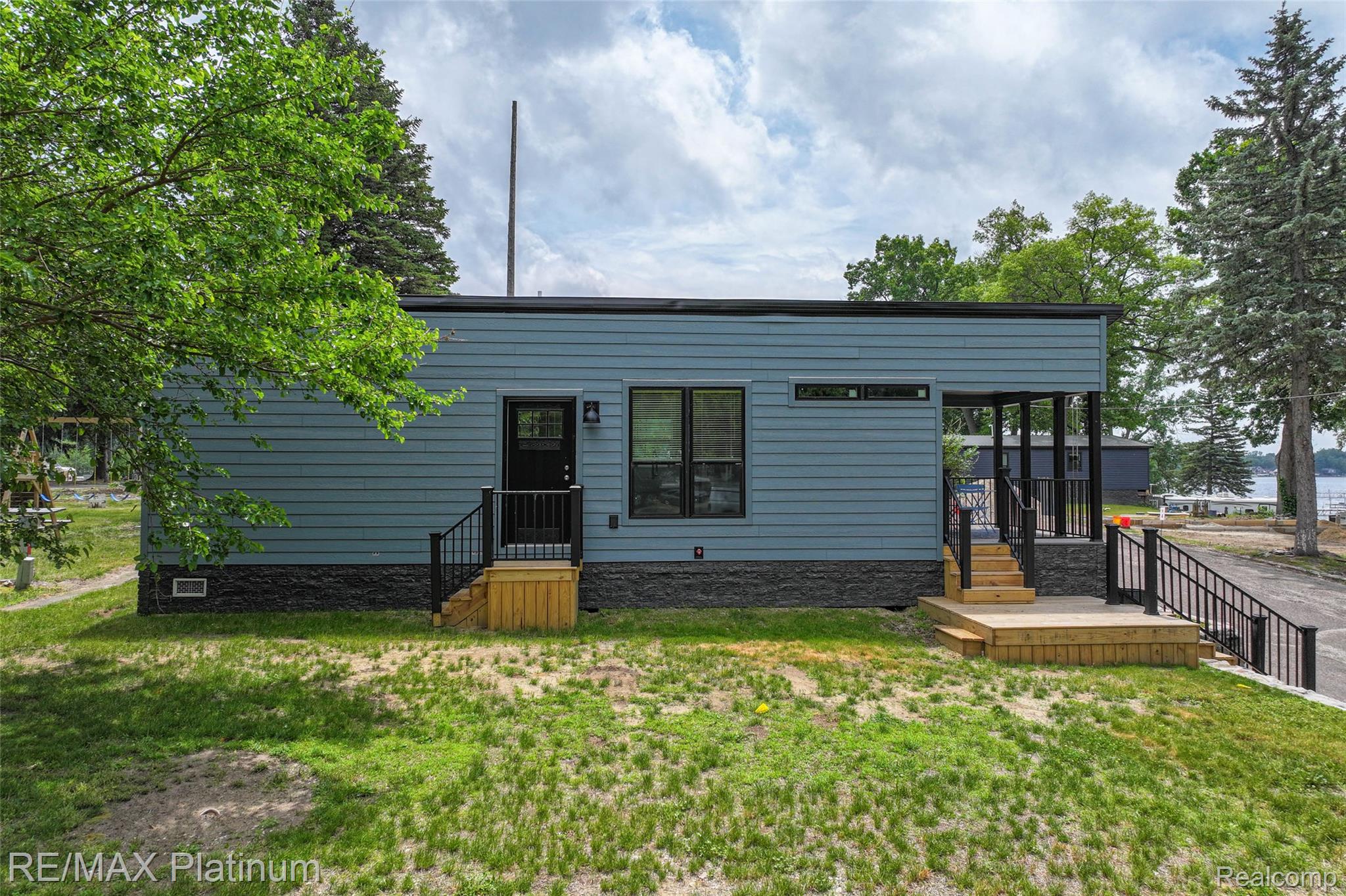 27 Sunset Lane Fenton, MI 48430 - Photo 2 of 21 PLR 27-1.jpg