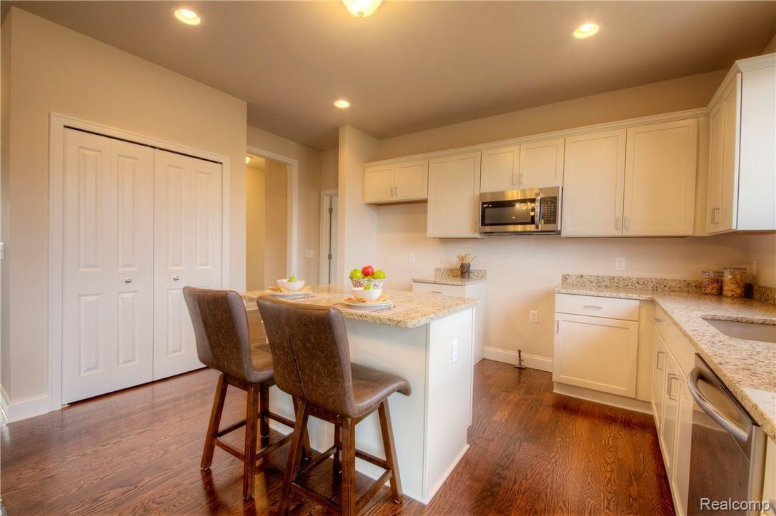 50476 Proctor Road Canton, MI 48188 - Photo 14 of 48 13 Kitchen.jpg