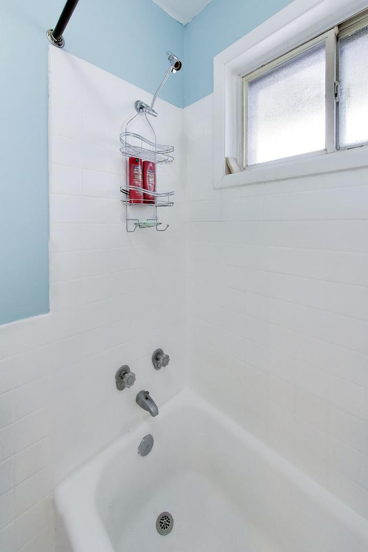 6359 North Ridge Avenue, Unit 302 Chicago, IL 60660 - Photo 15 of 33 Gallery Image 15