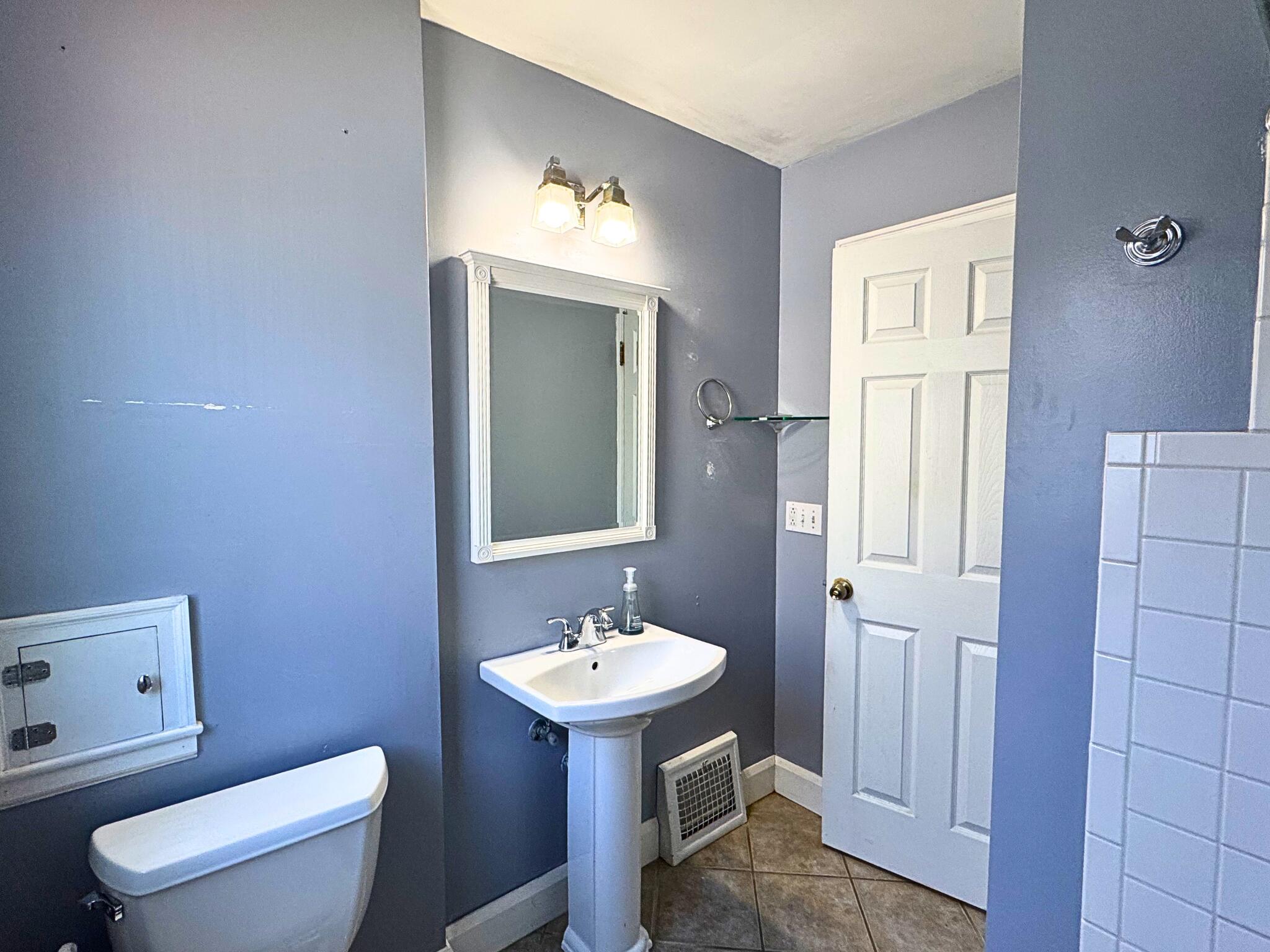 2906 Erie Street Racine, WI 53402 - Photo 10 of 21 Full Bathroom (M)
