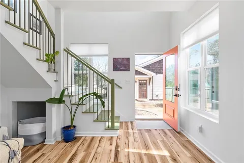 a view of a livingroom with furniture