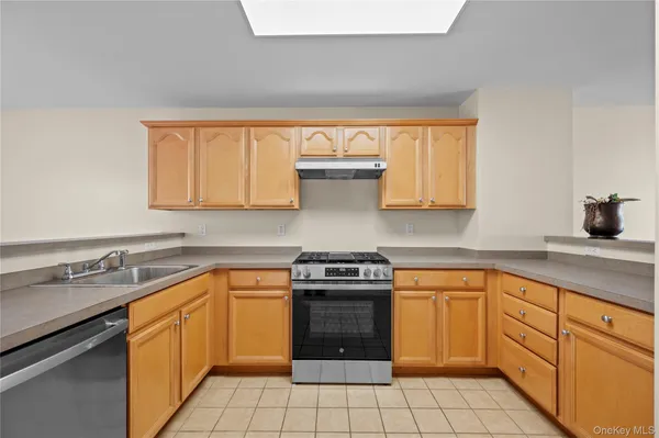 $409,500 | 19 Putters Way, Unit 9, Middletown, NY 10940