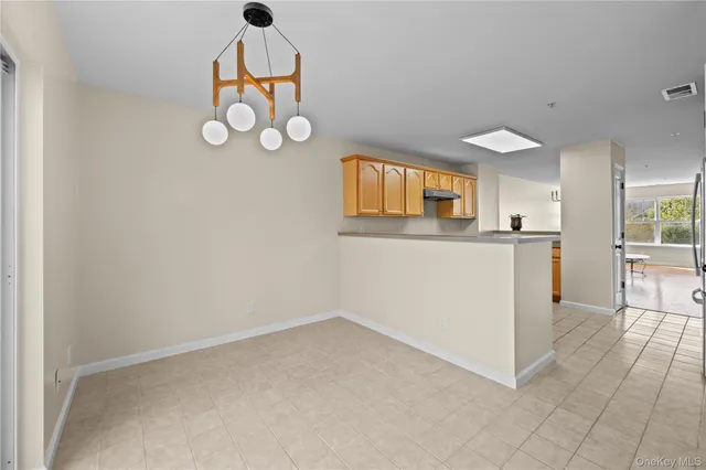 an entryway and a window in a room