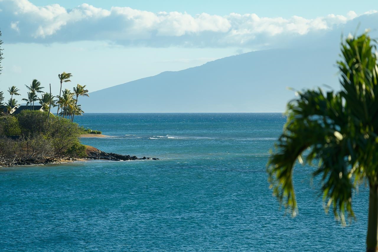 4809 Lower Honoapiilani Road Lahaina, HI 96761 - Photo 27 of 49 a view of an ocean and beach