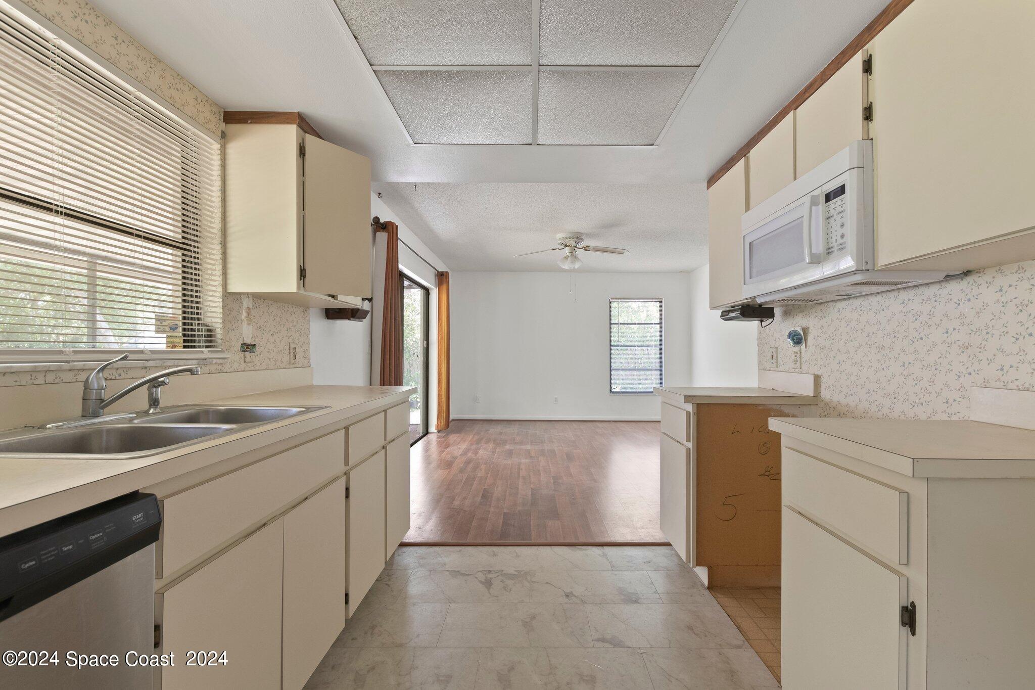 5224 Frost Road Spring Hill, FL 34606 - Photo 4 of 31 3-web-or-mls-DSC_7441