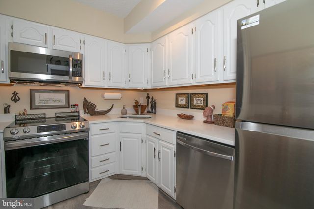 $350,000 | 801 South Pitt Street, Unit 330, Alexandria, VA 22314