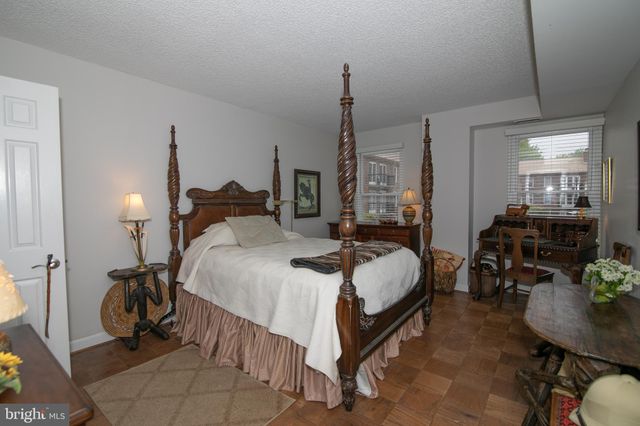 $350,000 | 801 South Pitt Street, Unit 330, Alexandria, VA 22314