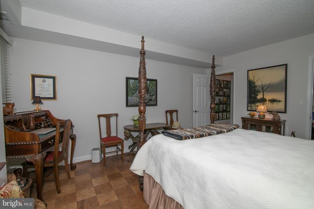 $350,000 | 801 South Pitt Street, Unit 330, Alexandria, VA 22314