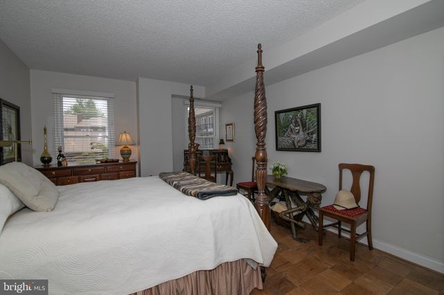 $350,000 | 801 South Pitt Street, Unit 330, Alexandria, VA 22314