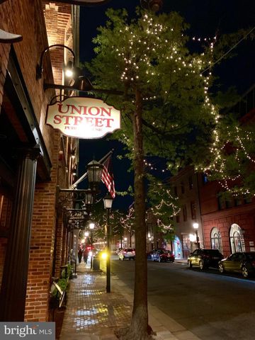 $350,000 | 801 South Pitt Street, Unit 330, Alexandria, VA 22314