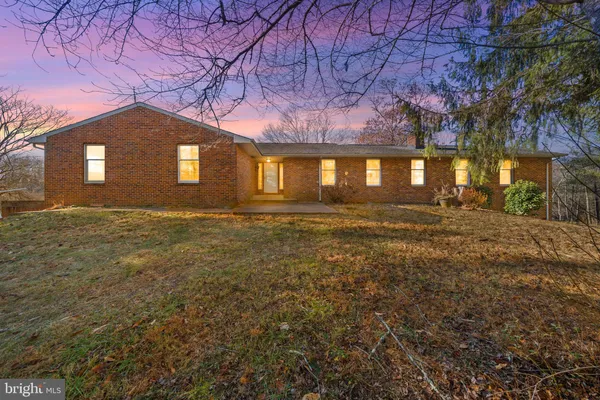 a front view of house with yard