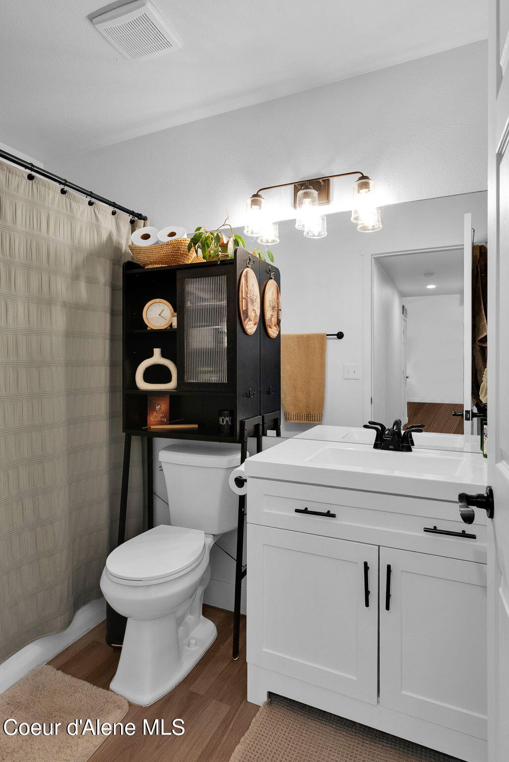 1150 North Townsend Loop Post Falls, ID 83854 - Photo 19 of 59 Upstairs Bathroom