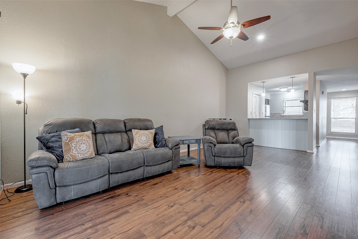 203 Lakeview Terrace, Unit G Montgomery, TX 77356 - Photo 2 of 23