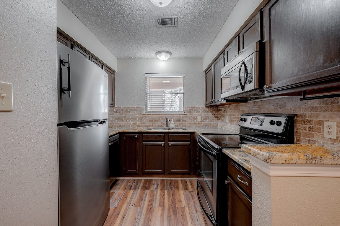 203 Lakeview Terrace, Unit G Montgomery, TX 77356 - Photo 5 of 23