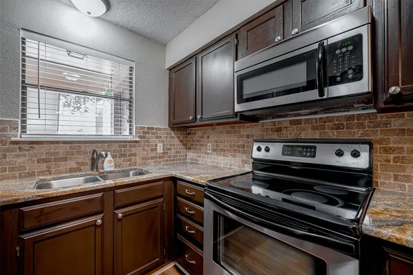 $189,900 | 203 Lakeview Terrace, Unit G, Montgomery, TX 77356