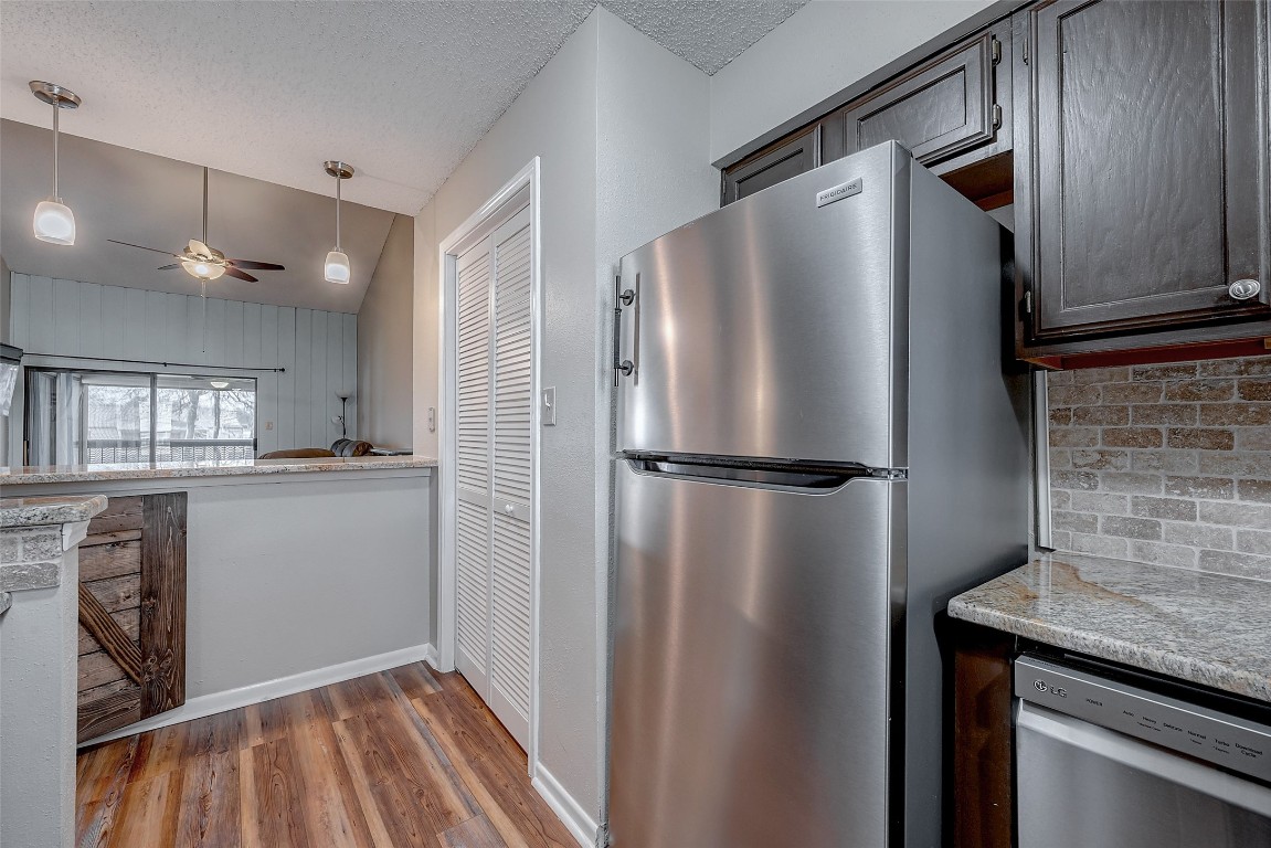 203 Lakeview Terrace, Unit G Montgomery, TX 77356 - Photo 7 of 23