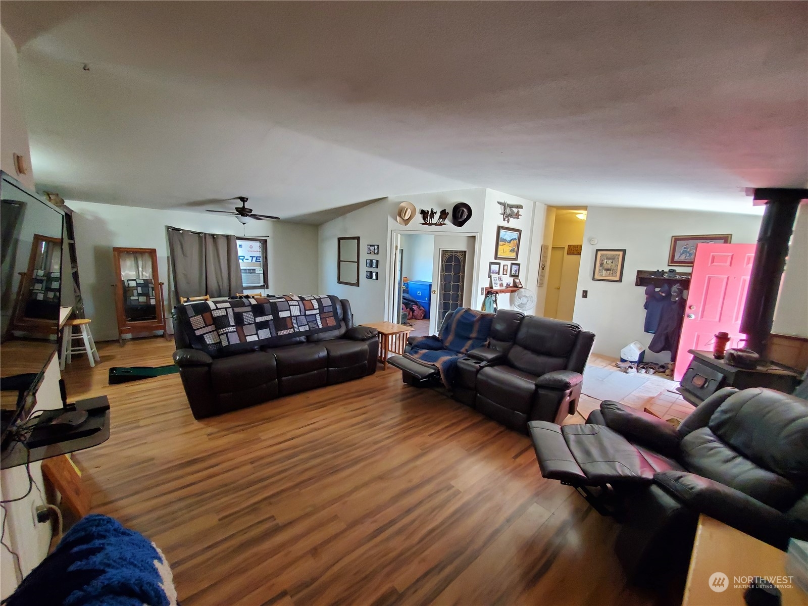 507 Mt Olive Road Riverside, WA 98849 - Photo 14 of 23 a living room with furniture and a flat screen tv