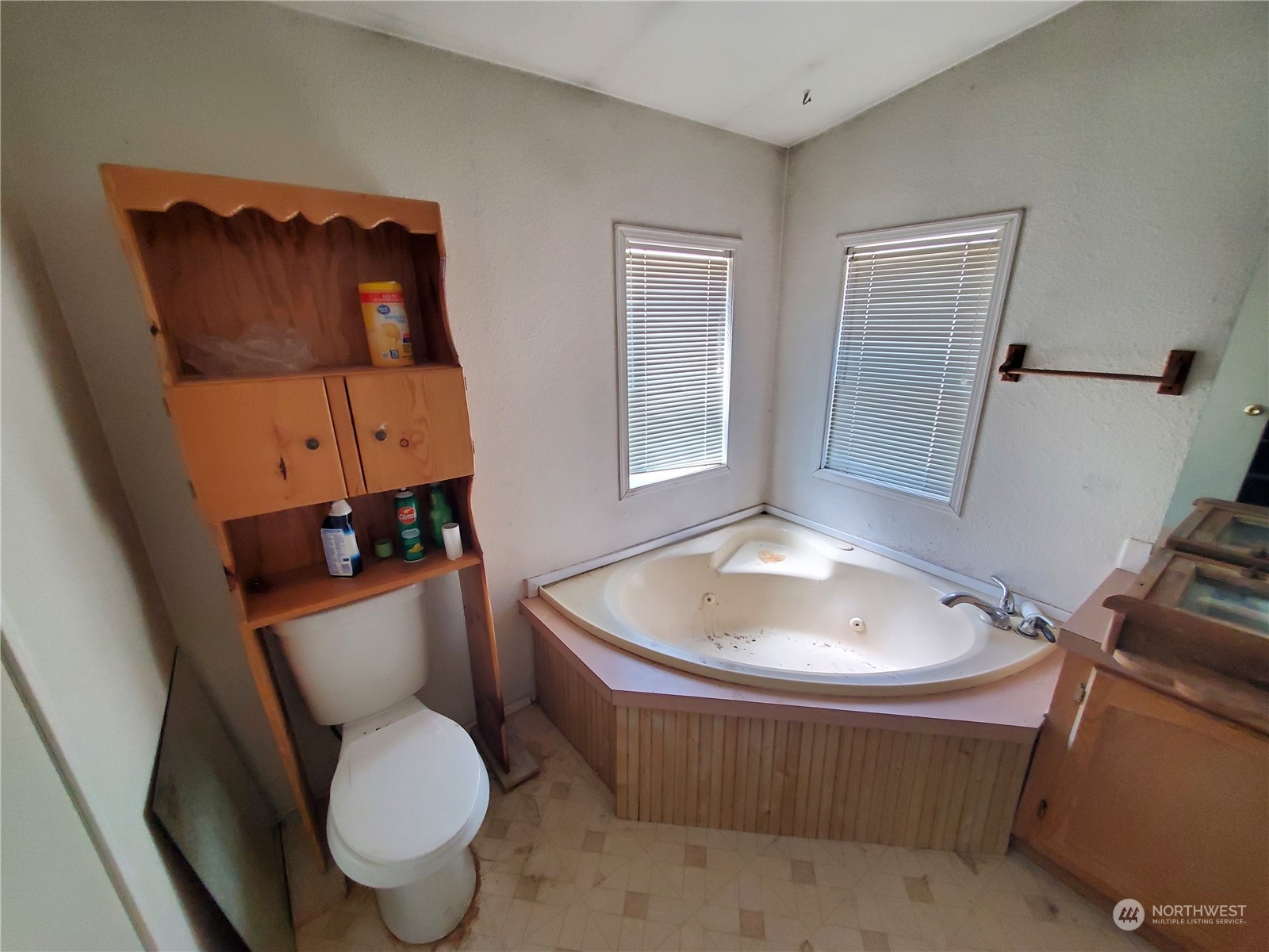 507 Mt Olive Road Riverside, WA 98849 - Photo 20 of 23 a bathroom with a sink and a toilet