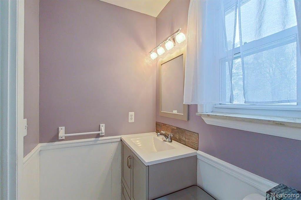 9453 White Lake Road Fenton, MI 48430 - Photo 16 of 48
