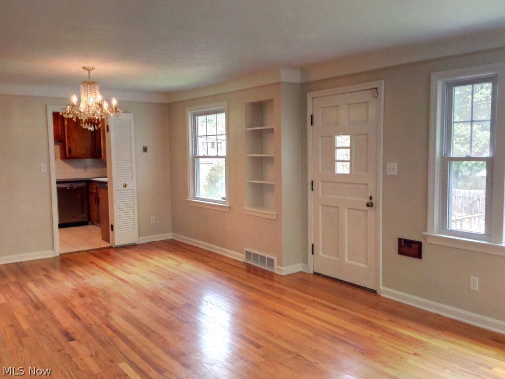 922 Englewood Road Cleveland Heights, OH 44121 - Photo 9 of 35