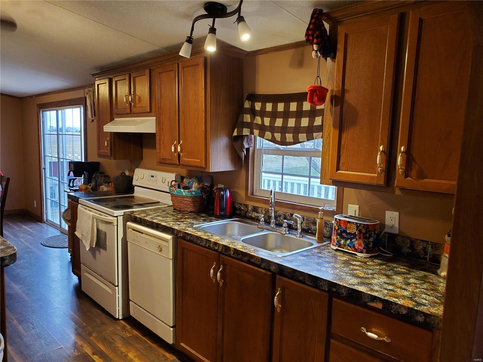 10408 Paradise Road Chester, IL 62233 - Photo 5 of 37
