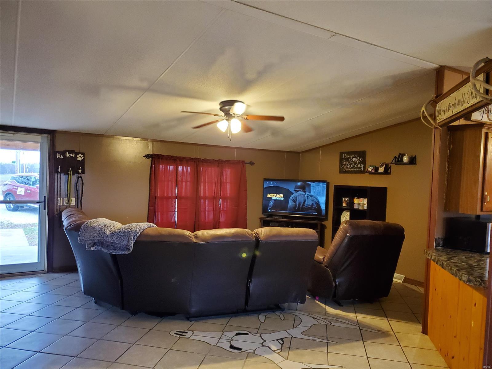 10408 Paradise Road Chester, IL 62233 - Photo 7 of 37
