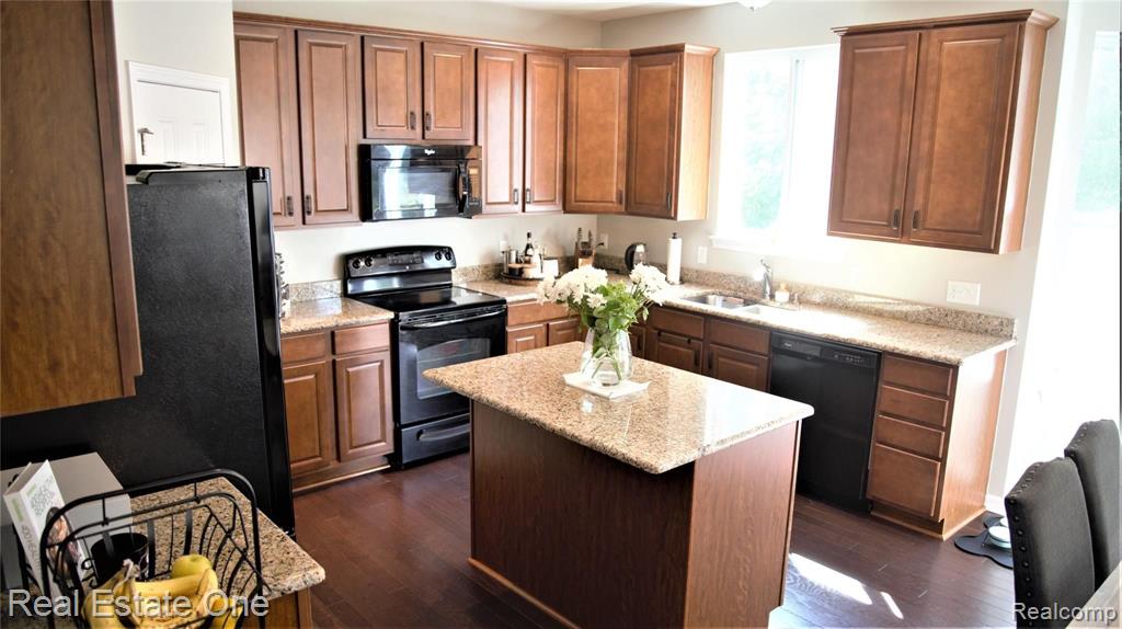 27099 Victoria Road Novi, MI 48374 - Photo 17 of 43