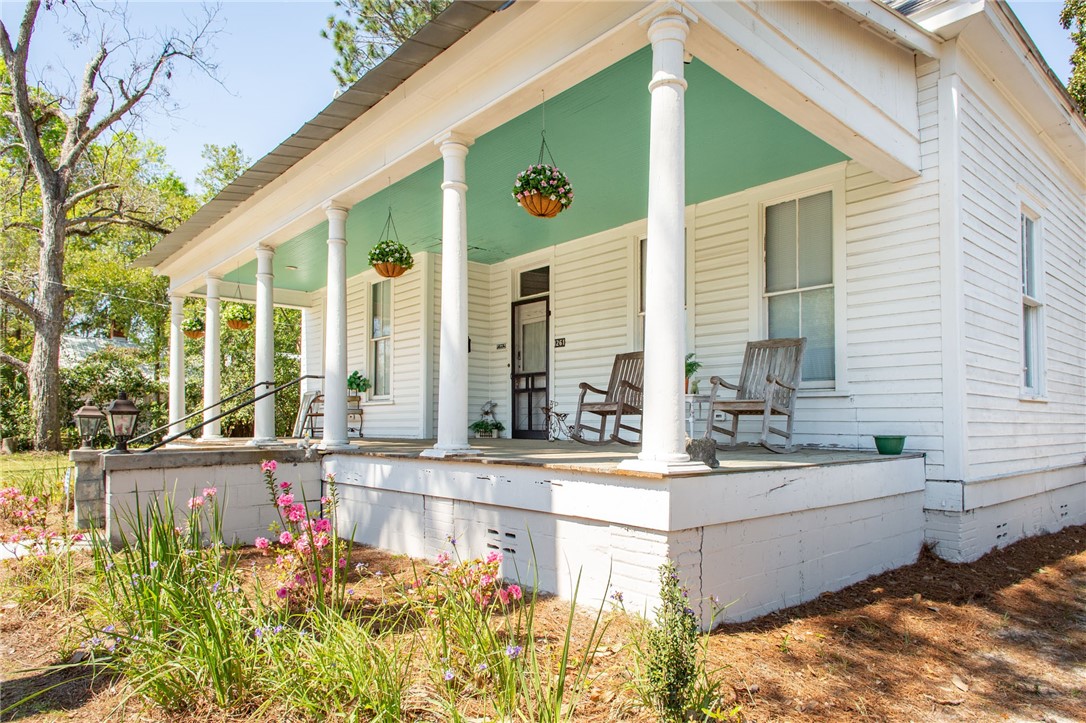 1261 Grove Avenue Waycross, GA 31501 - Photo 2 of 43