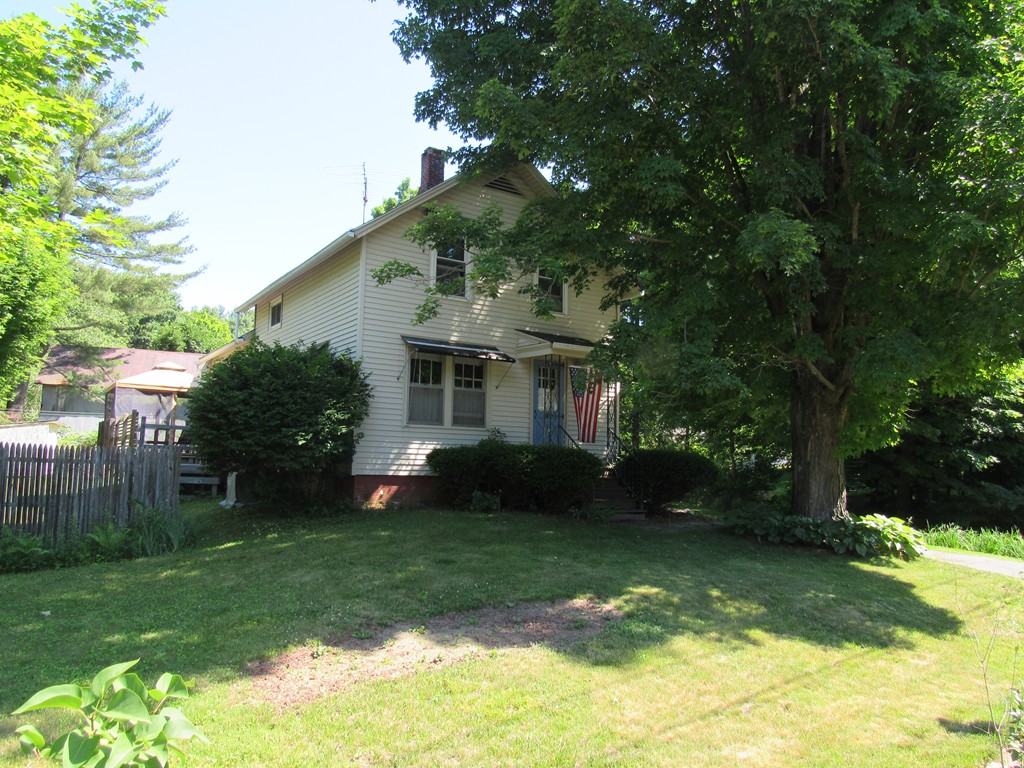 27 Reservoir Road Northampton, MA 01053 - Photo 2 of 13