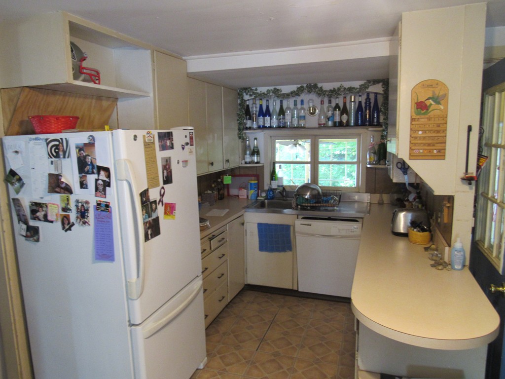 27 Reservoir Road Northampton, MA 01053 - Photo 5 of 13