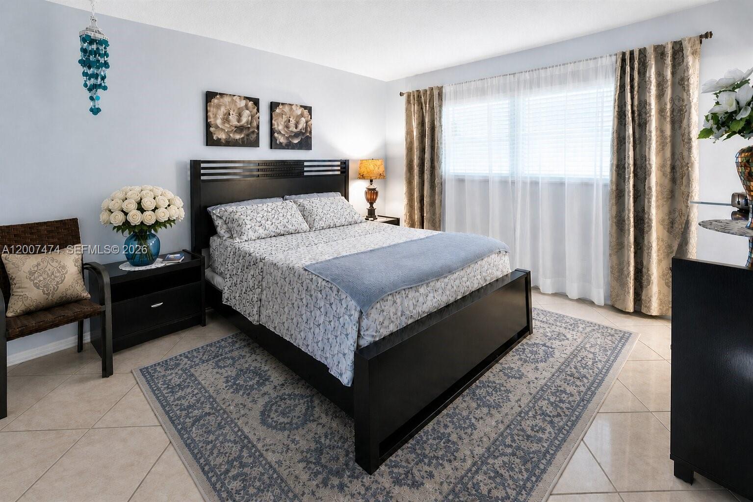 5300 Washington Street, Unit H137 Hollywood, FL 33021 - Photo 4 of 11 a bed sitting in a bedroom next to a window