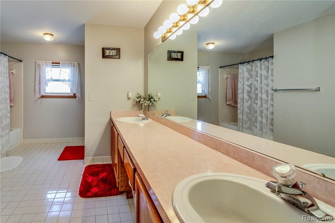 3184 Primrose Drive Rochester, MI 48307 - Photo 28 of 48 Unbelievably Huge Master Bath Area