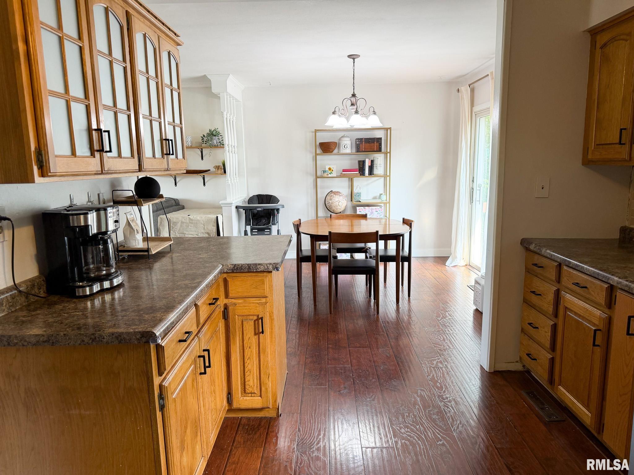 906 Lake Road Eureka, IL 61530 - Photo 12 of 45 Gallery Image 12