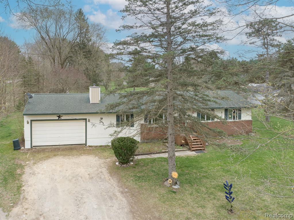 9024 Parshallville Road Fenton, MI 48430 - Photo 4 of 30