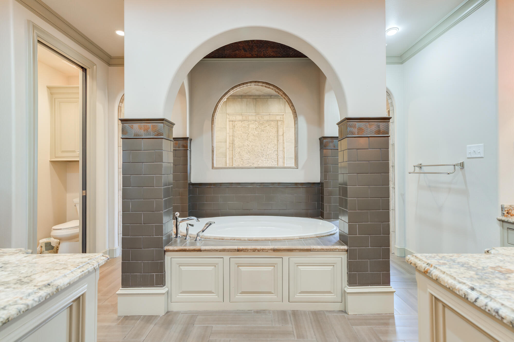 4814 115th Street Lubbock, TX 79424 - Photo 47 of 100 4814-115th-St_Lubbock-TX_60_Primary Bath