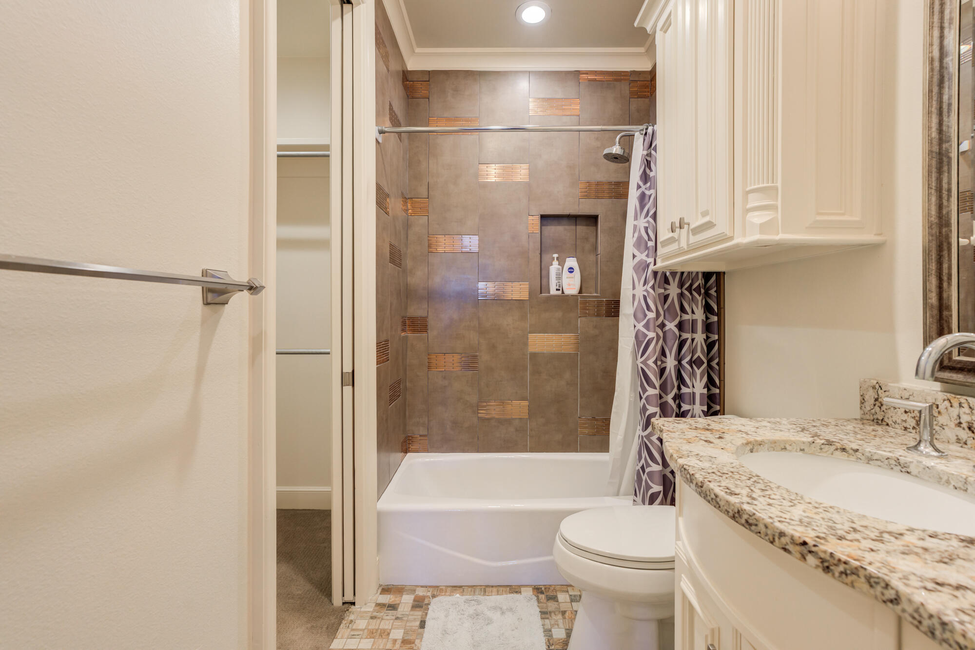 4814 115th Street Lubbock, TX 79424 - Photo 57 of 100 4814-115th-St_Lubbock-TX_49_Bathroom