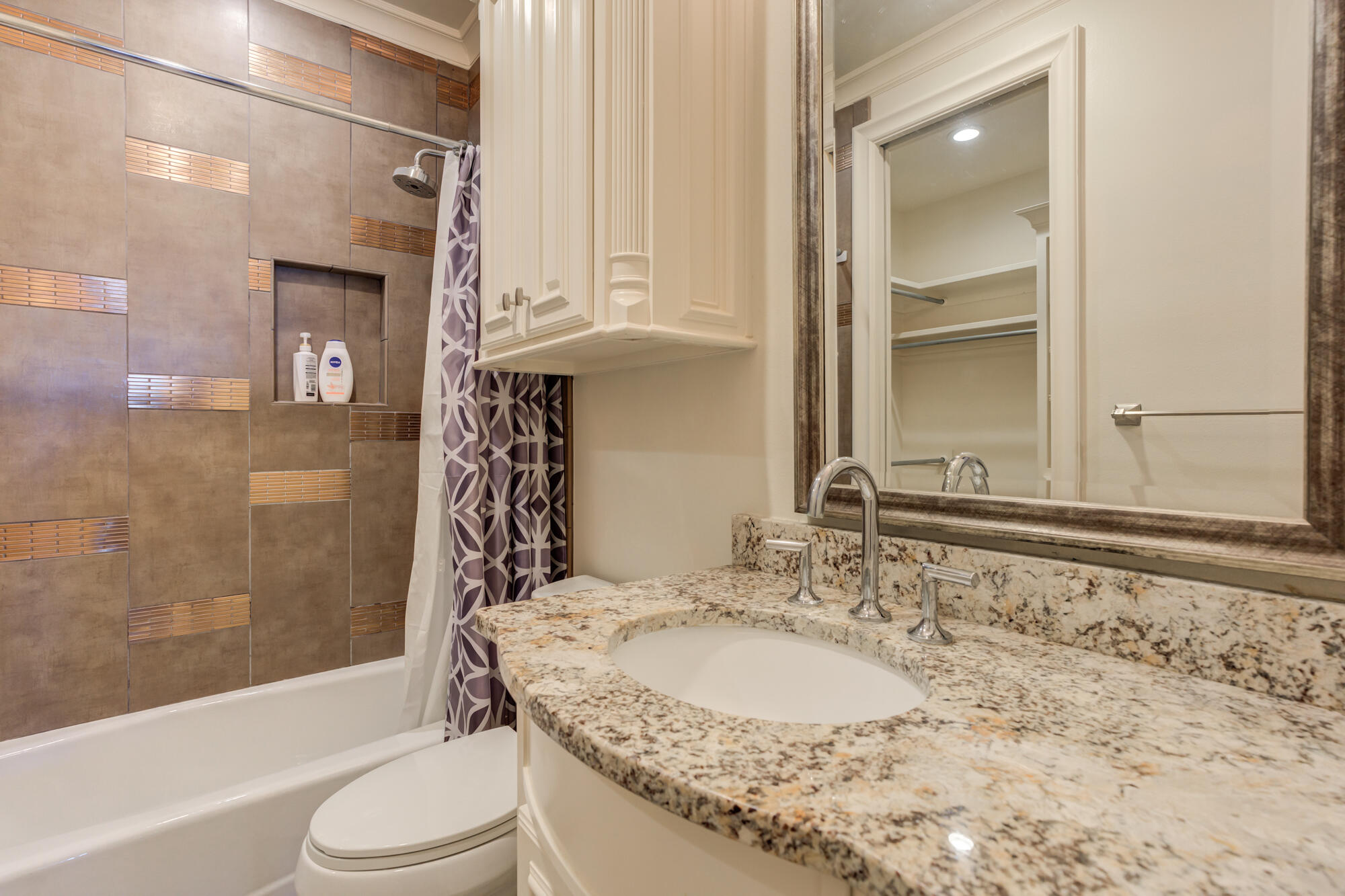 4814 115th Street Lubbock, TX 79424 - Photo 58 of 100 4814-115th-St_Lubbock-TX_50_Bathroom