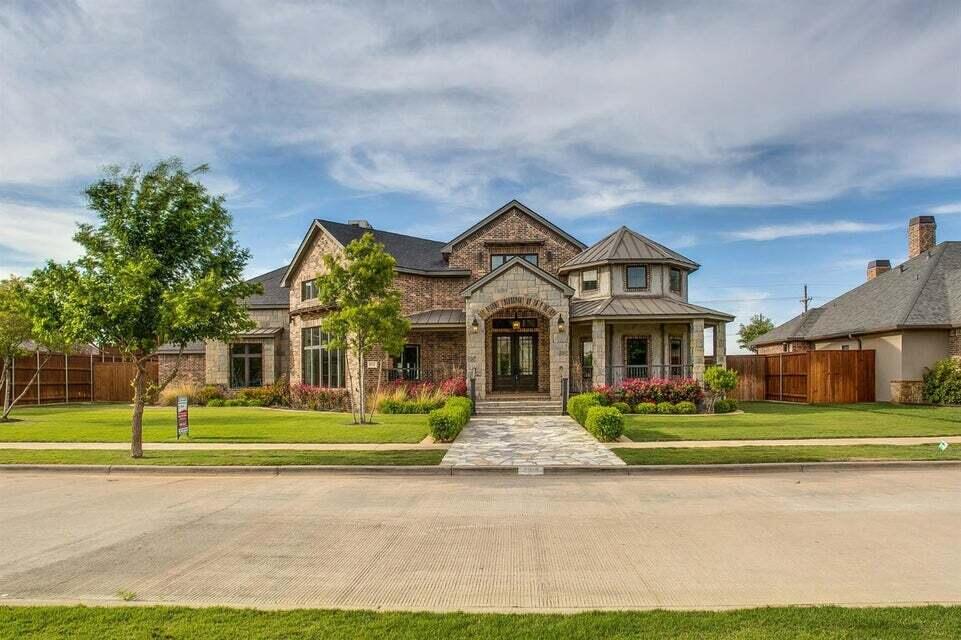 4814 115th Street Lubbock, TX 79424 - Photo 7 of 100 4814-115th-St_Lubbock-TX_1_Front-Exterio