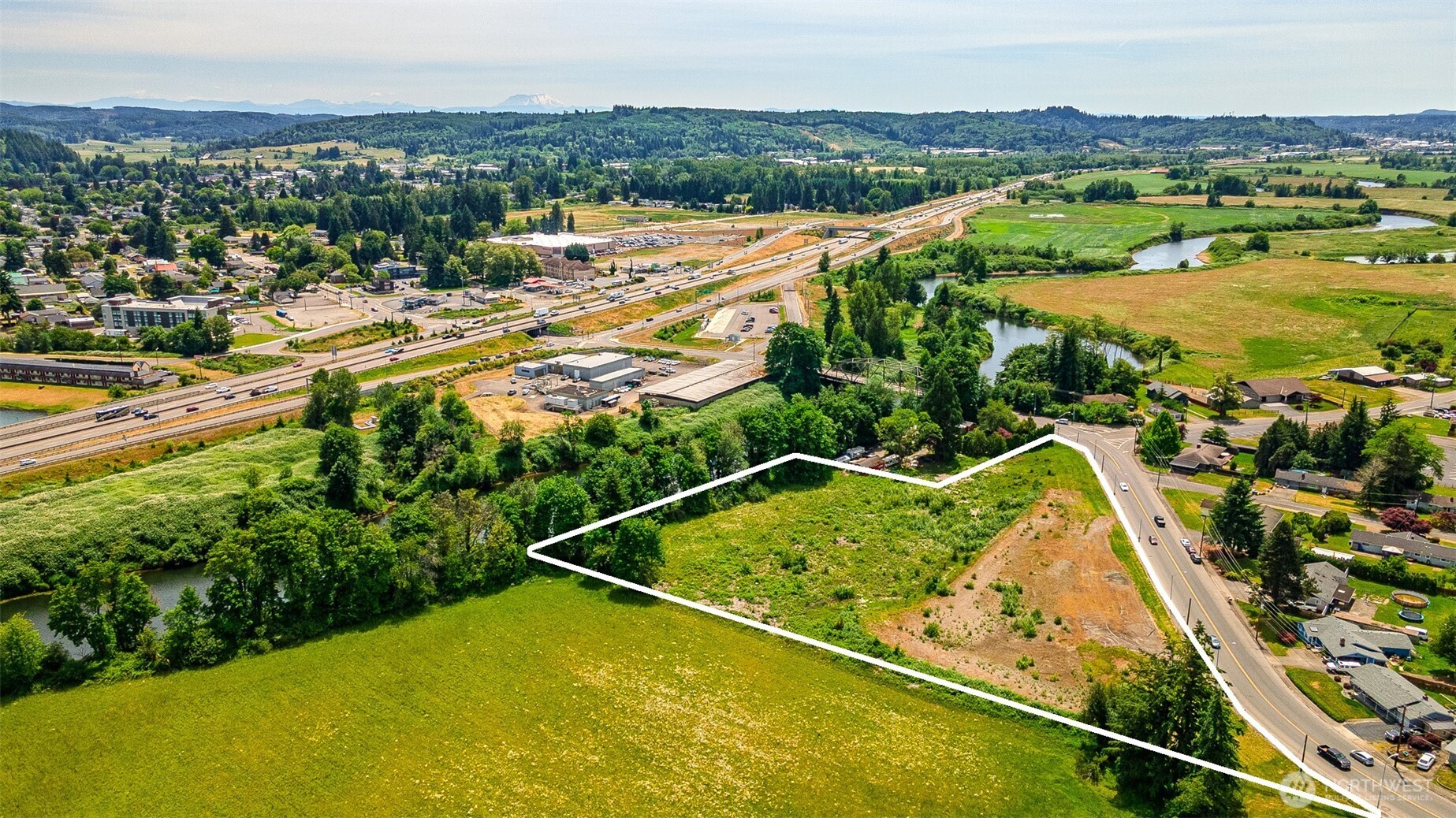 1601 Cooks Hill Road Centralia, WA 98531 - Photo 24 of 26 a view of a balcony with an outdoor space and seating area