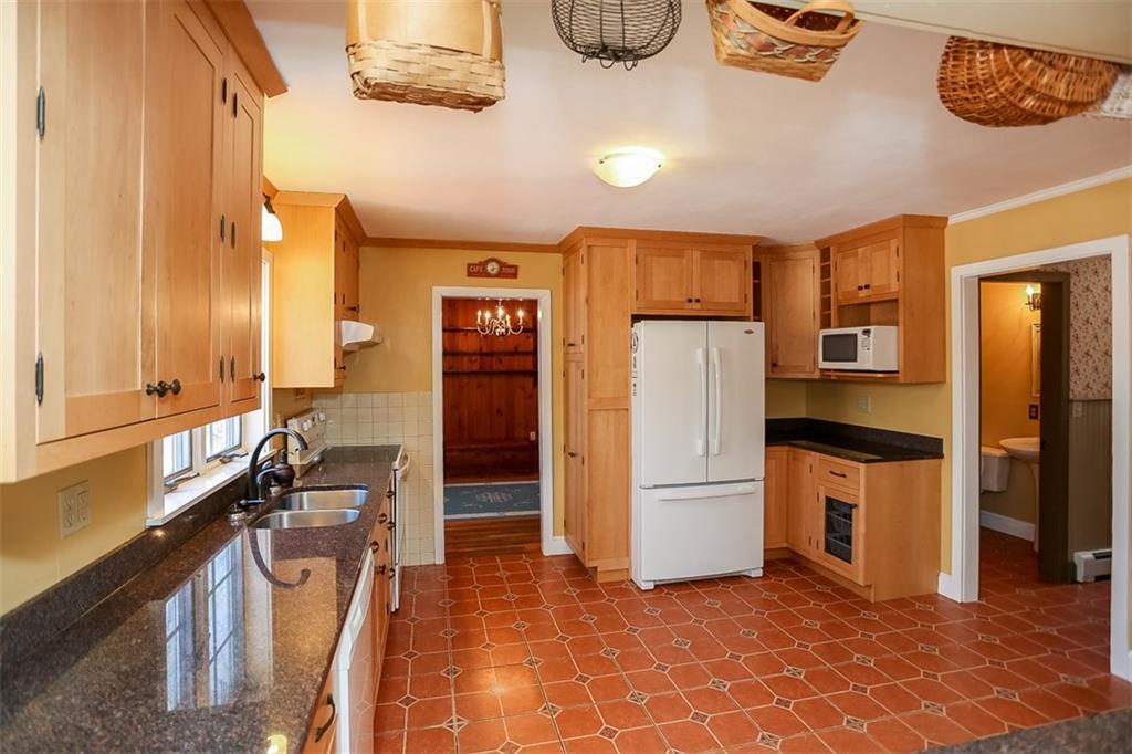 960 Ridge Road Bowdoinham, ME 04008 - Photo 4 of 30 Custom kitchen with custom cabinets