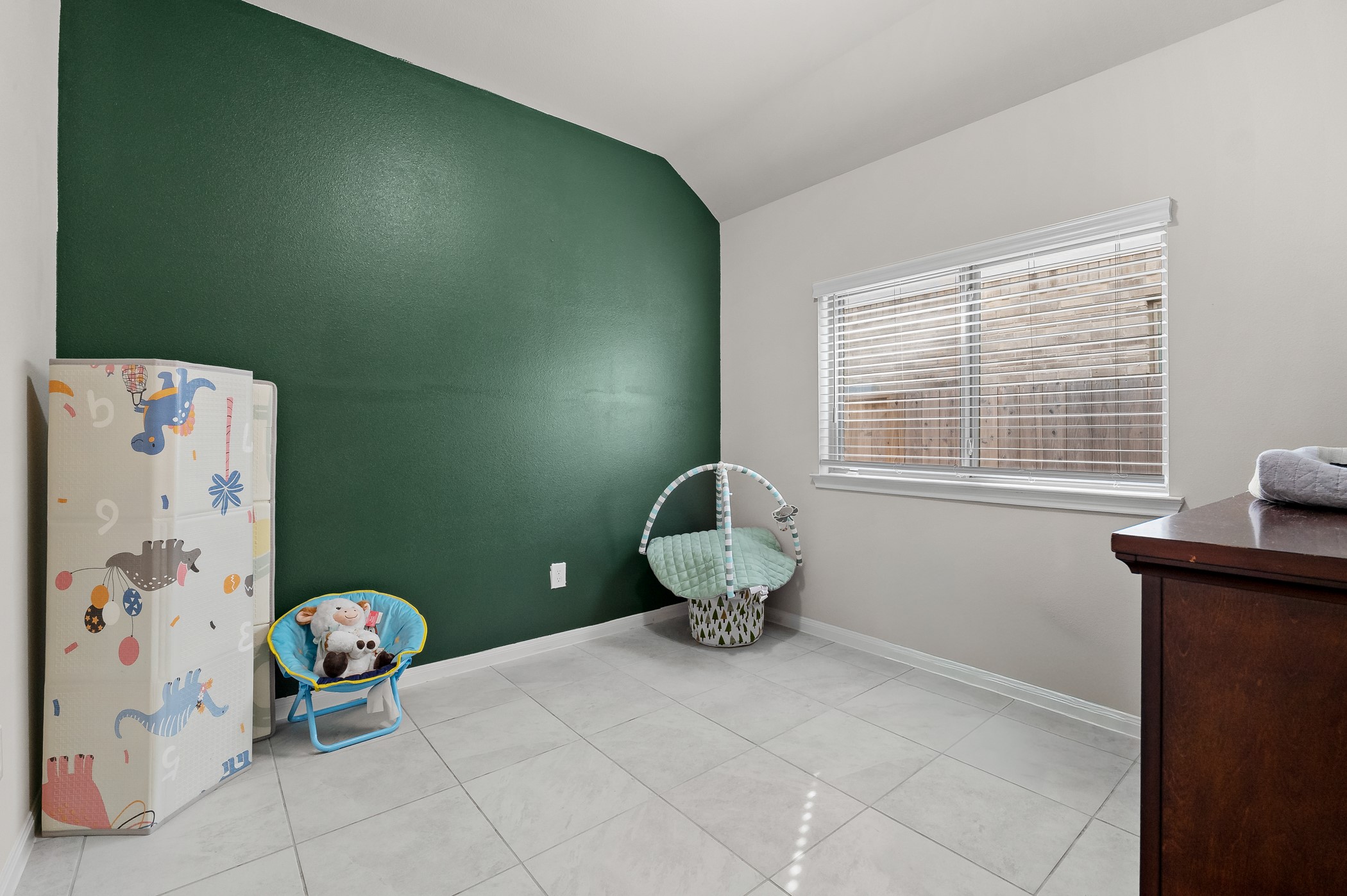 3722 Amoroso Drive Rosharon, TX 77583 - Photo 16 of 27 a living room with furniture