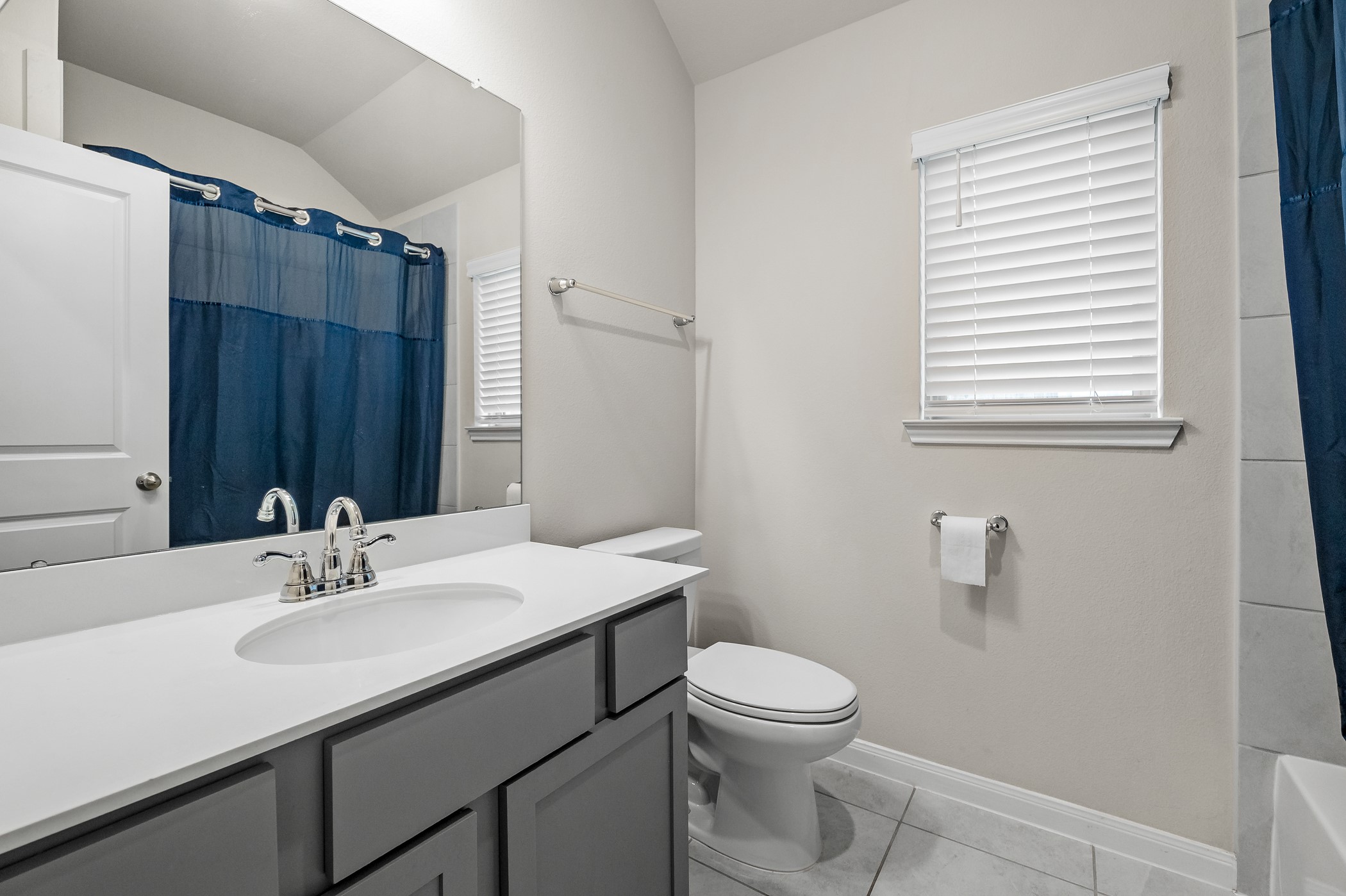 3722 Amoroso Drive Rosharon, TX 77583 - Photo 17 of 27 a bathroom with a sink toilet and vanity