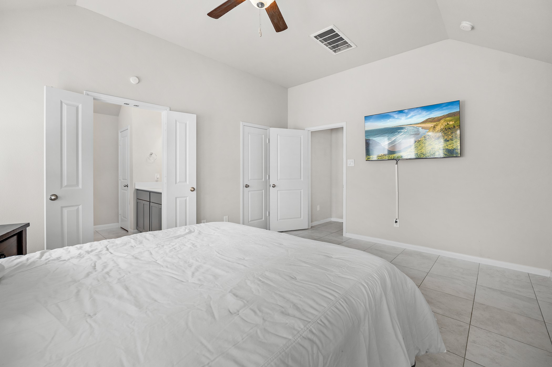 3722 Amoroso Drive Rosharon, TX 77583 - Photo 21 of 27 a bedroom with a bed and a painting on the wall