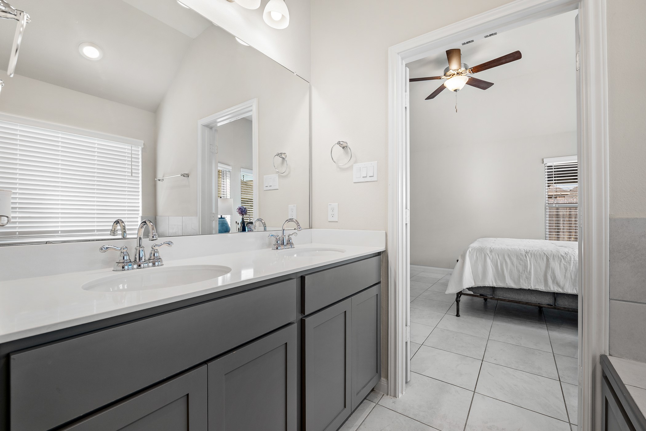 3722 Amoroso Drive Rosharon, TX 77583 - Photo 23 of 27 a en suite bathroom with a double vanity sink a mirror and a bathtub