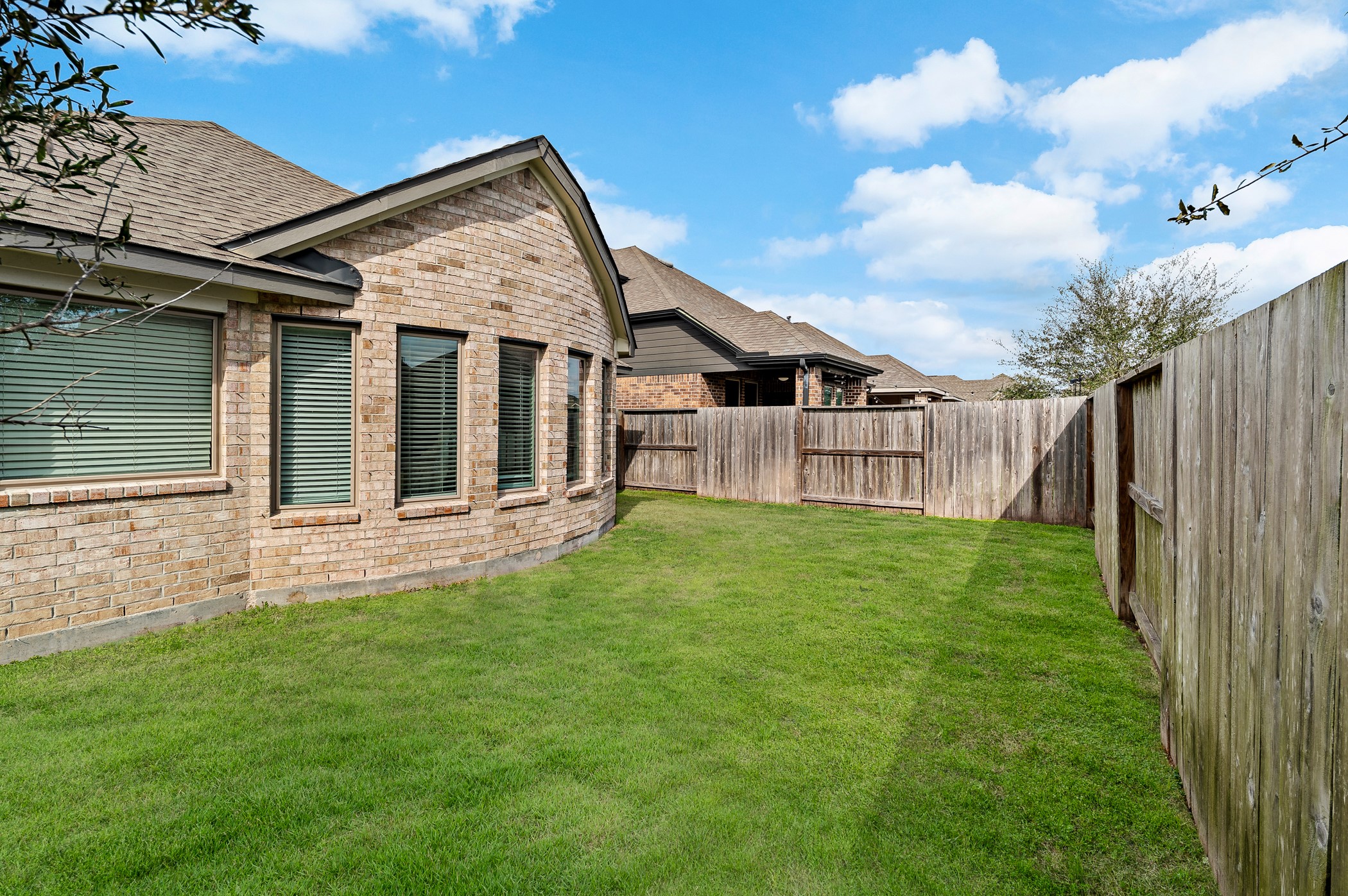 3722 Amoroso Drive Rosharon, TX 77583 - Photo 27 of 27 a view of a house with backyard and garden