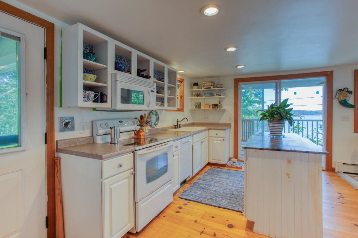 44 Lincoln Street Boothbay, ME 04544 - Photo 4 of 28 44LincolnSt-5564